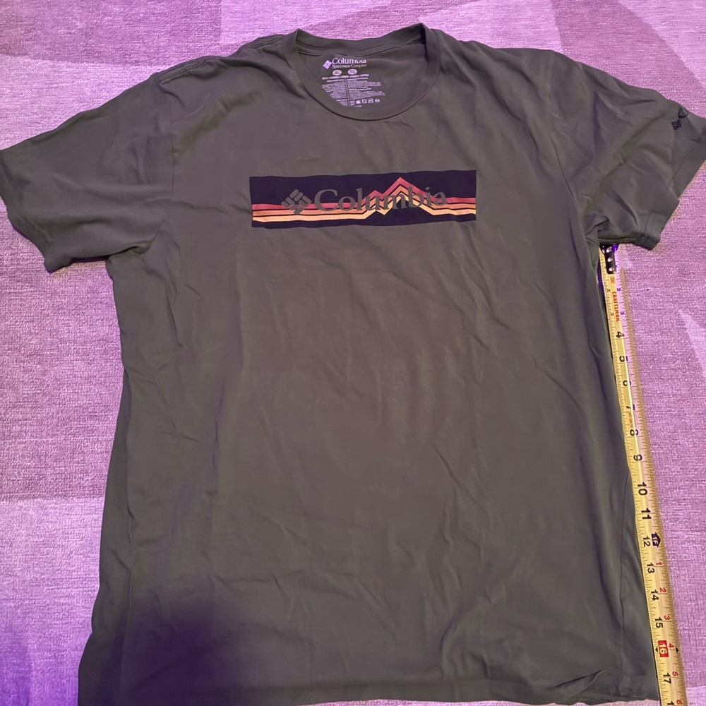 Columbia Green Short Sleeve Tee with Graphic Design